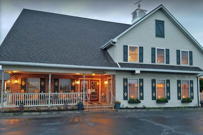 Country Living Inn Smoketown  Buitenkant foto