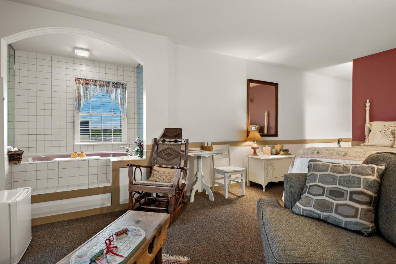 Country Living Inn Smoketown  Buitenkant foto