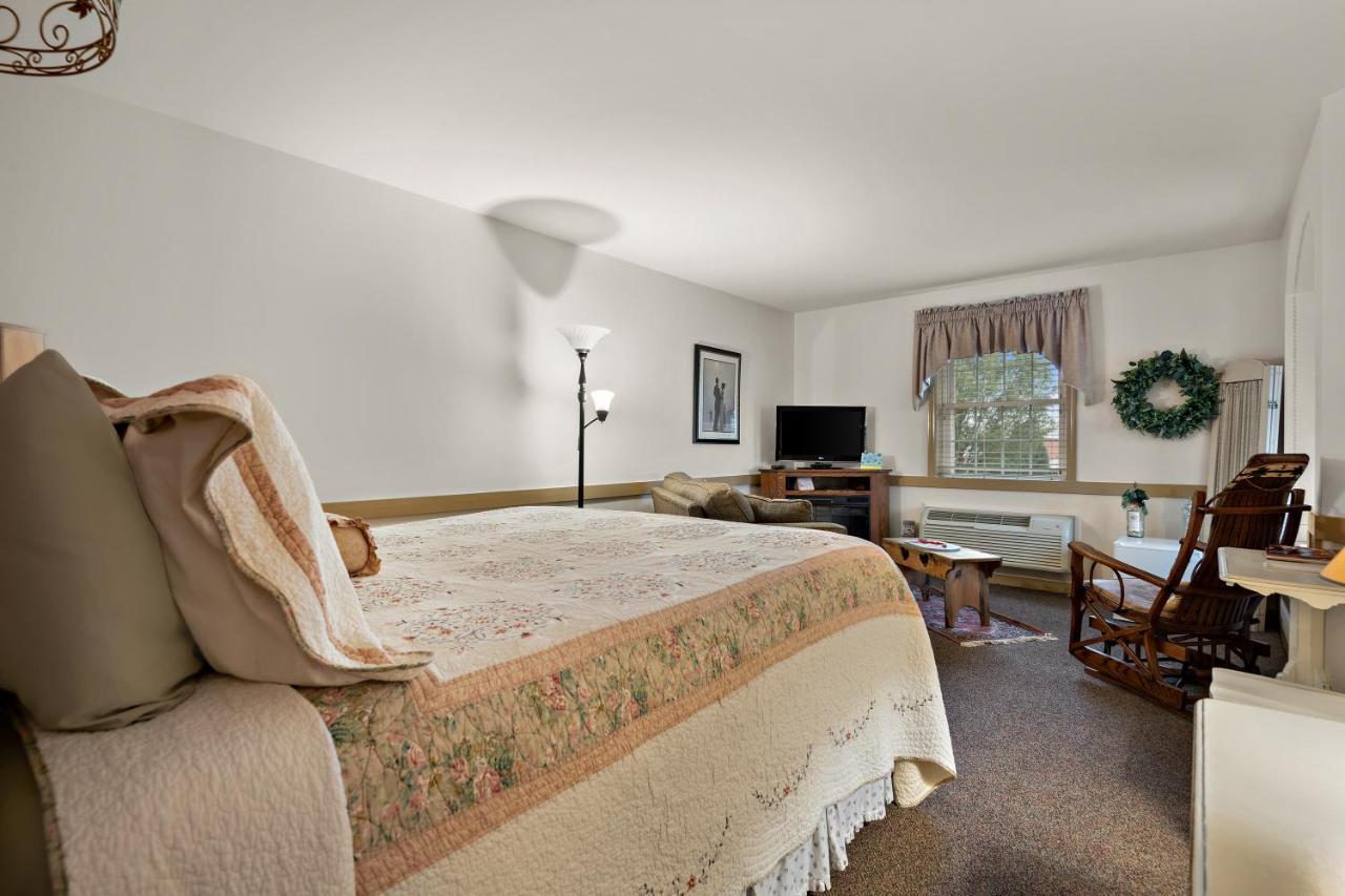 Country Living Inn Smoketown  Buitenkant foto